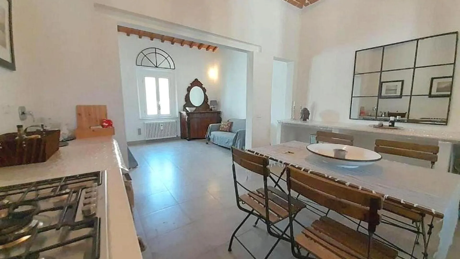Toscana Appartamento Di Charme Con Due Camere, Due Bagni E Terrazza In Posizione Centralissima Cecina