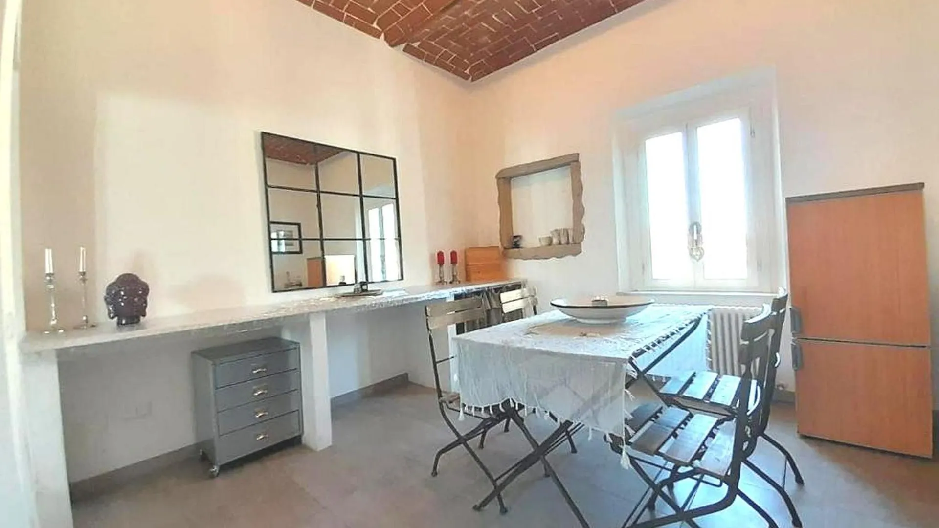 Toscana Appartamento Di Charme Con Due Camere, Due Bagni E Terrazza In Posizione Centralissima Cecina  Italia