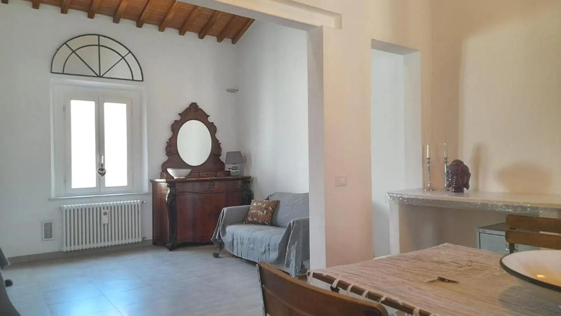 Toscana Appartamento Di Charme Con Due Camere, Due Bagni E Terrazza In Posizione Centralissima Cecina