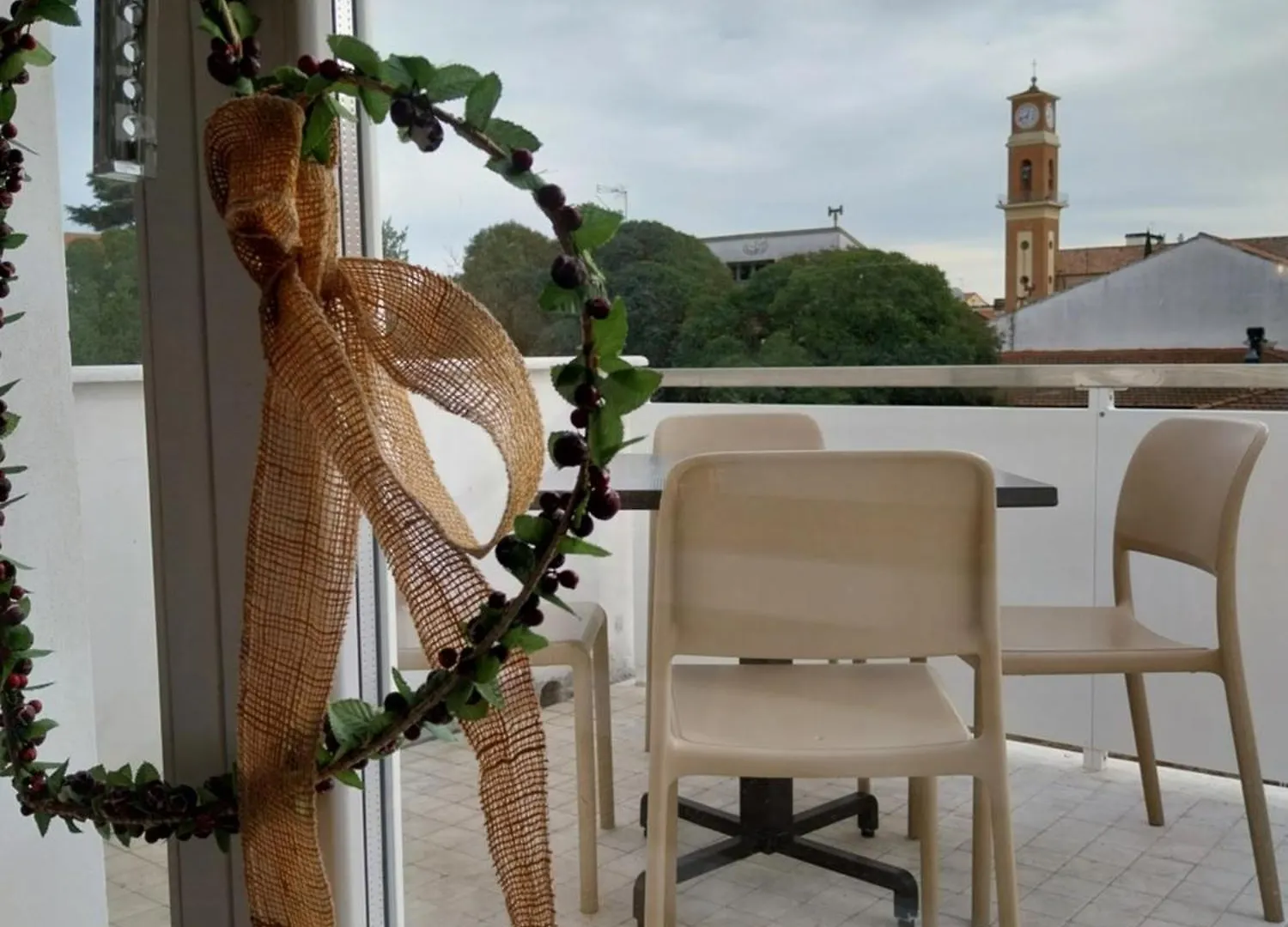 Toscana Appartamento Di Charme Con Due Camere, Due Bagni E Terrazza In Posizione Centralissima Cecina  Italia