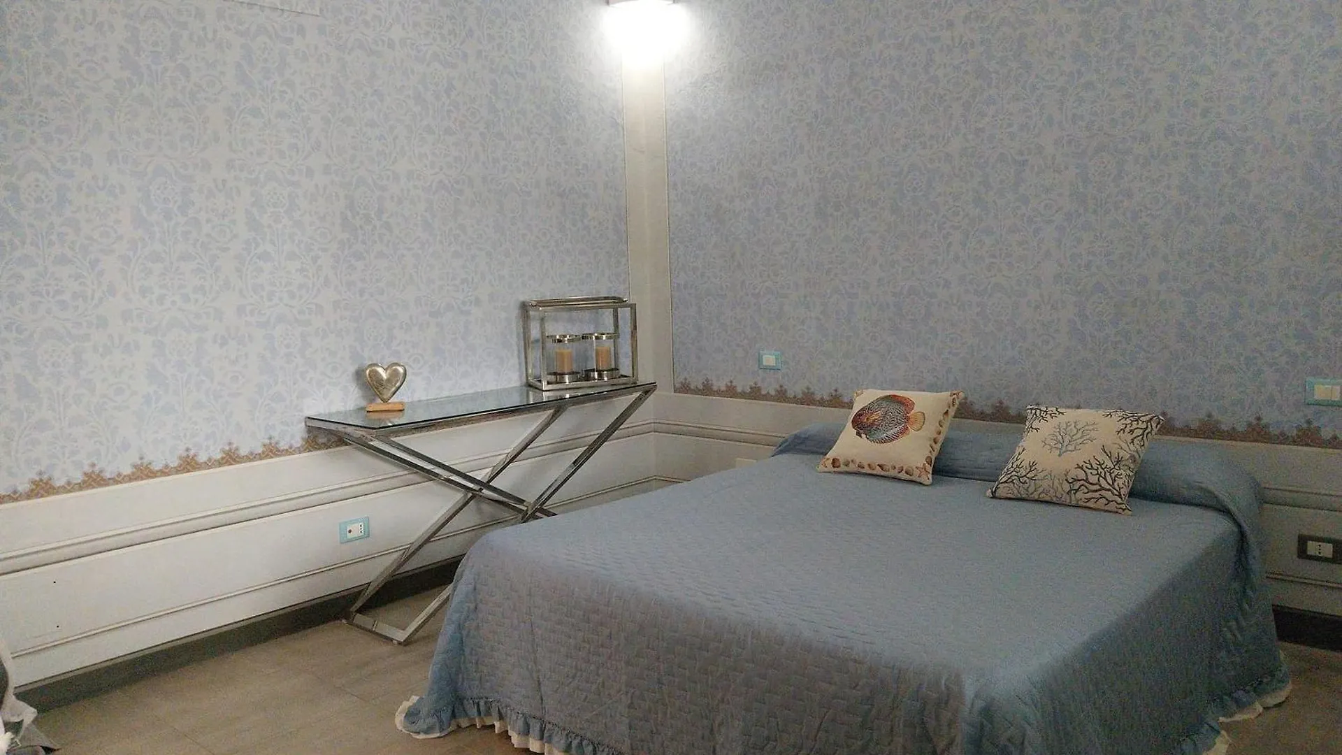 Toscana Appartamento Di Charme Con Due Camere, Due Bagni E Terrazza In Posizione Centralissima Cecina  Cecina (Livorno)