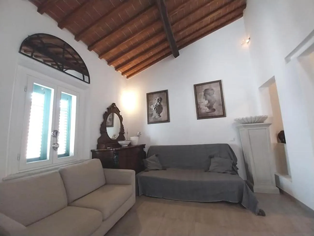 Toscana Appartamento Di Charme Con Due Camere, Due Bagni E Terrazza In Posizione Centralissima Cecina   Cecina (Livorno)