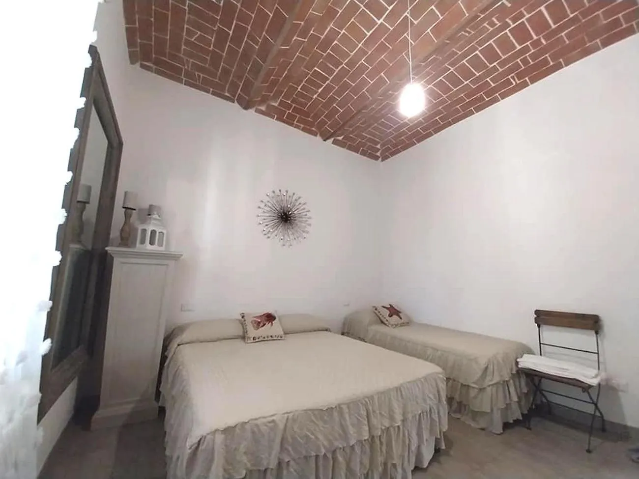 Toscana Appartamento Di Charme Con Due Camere, Due Bagni E Terrazza In Posizione Centralissima Cecina  0*, Cecina (Livorno) Italia
