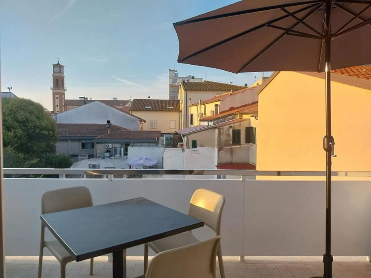 Toscana Appartamento Di Charme Con Due Camere, Due Bagni E Terrazza In Posizione Centralissima Cecina  Cecina (Livorno)