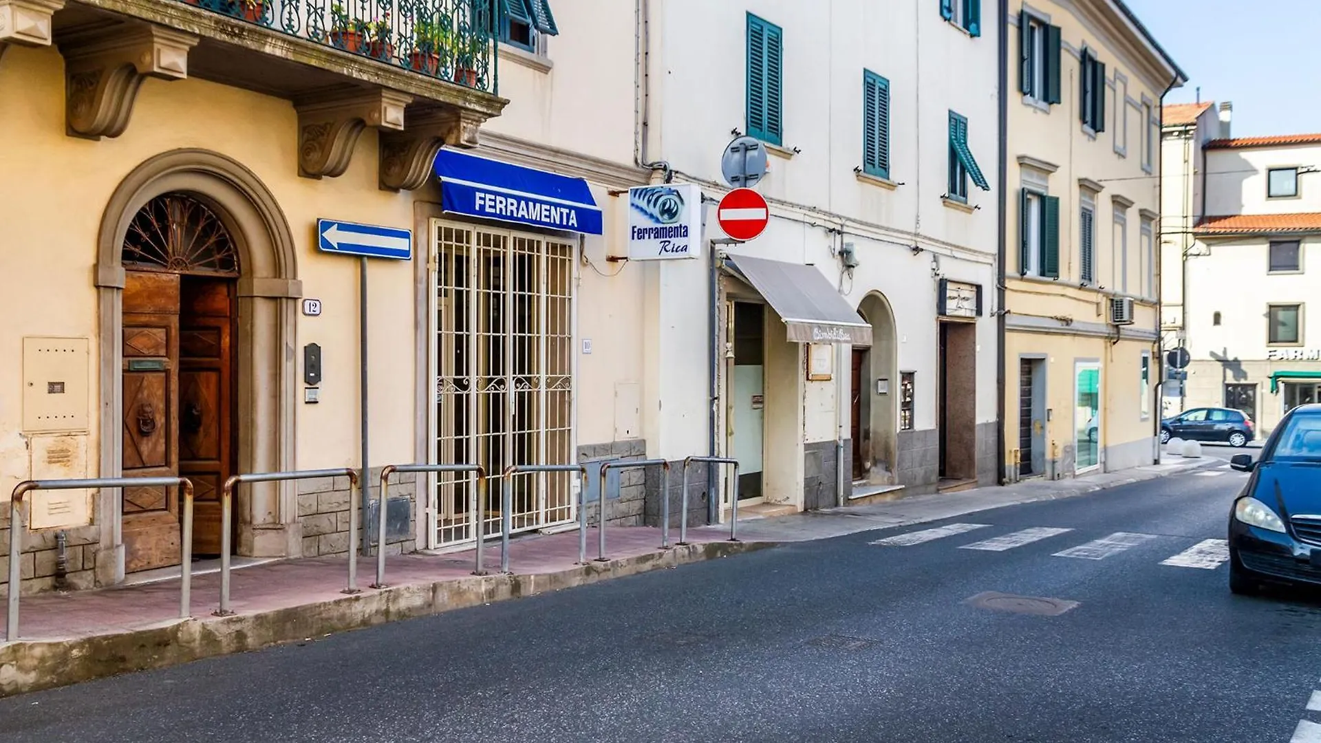 Toscana Appartamento Di Charme Con Due Camere, Due Bagni E Terrazza In Posizione Centralissima Cecina