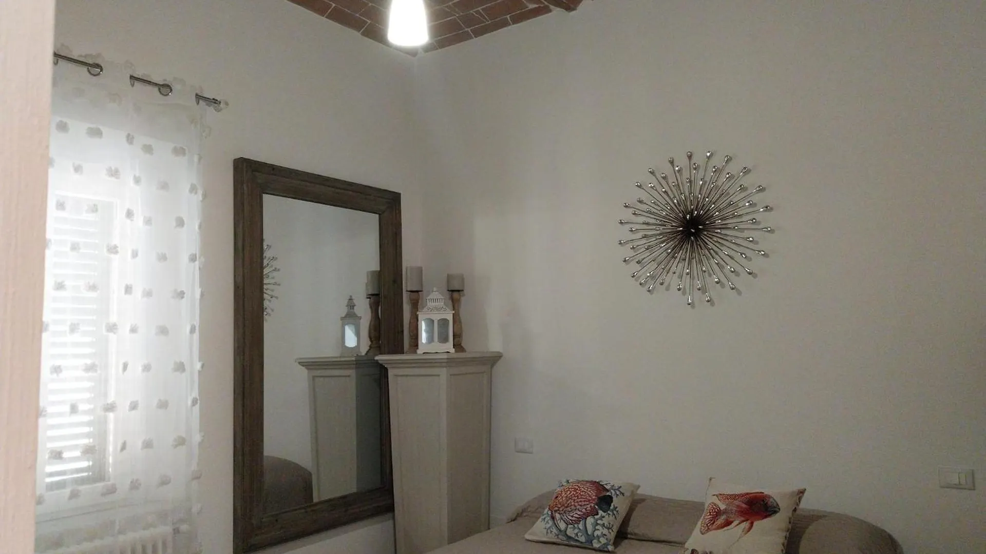 Toscana Appartamento Di Charme Con Due Camere, Due Bagni E Terrazza In Posizione Centralissima Cecina  Italy