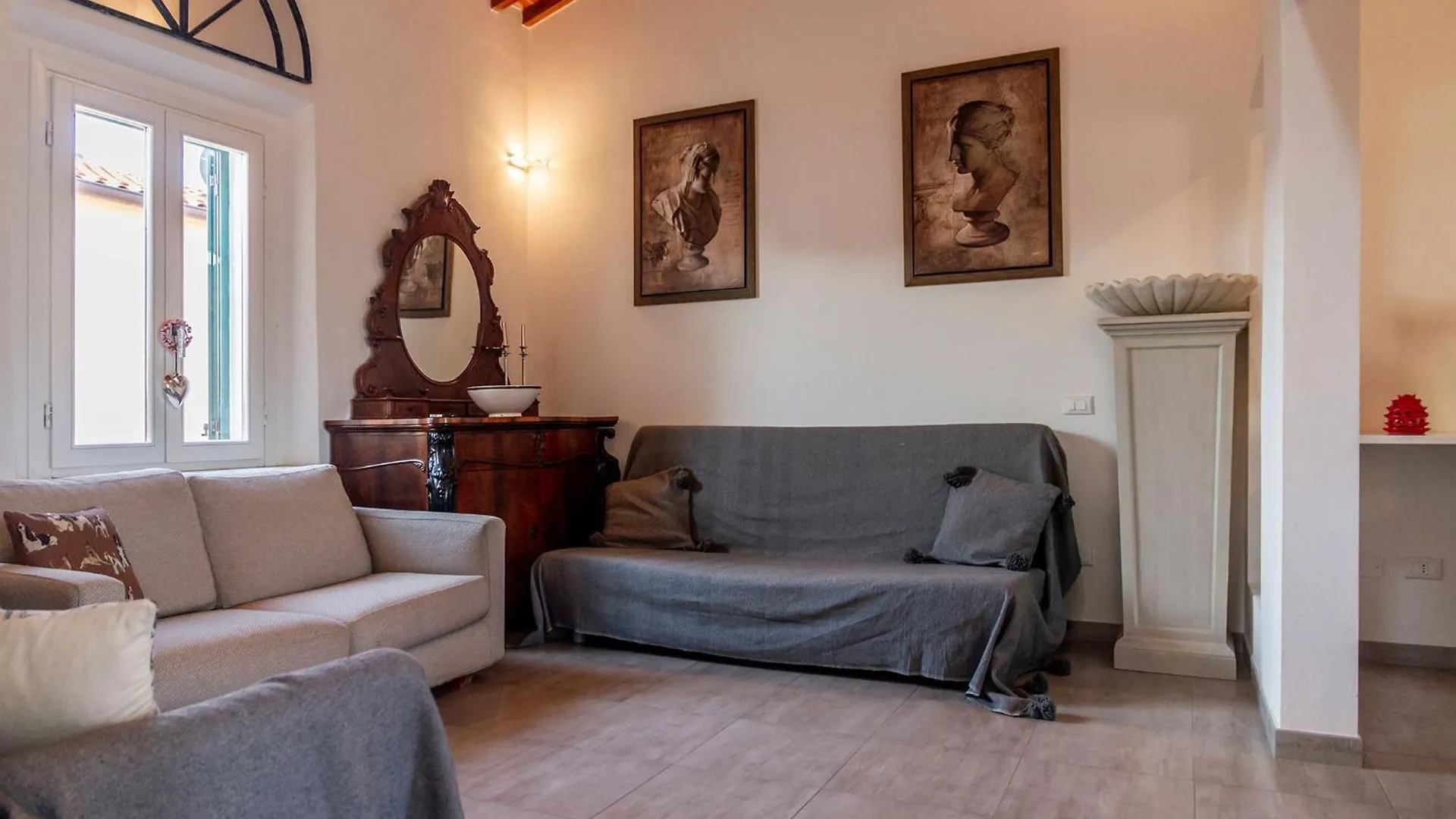 Toscana Appartamento Di Charme Con Due Camere, Due Bagni E Terrazza In Posizione Centralissima Cecina