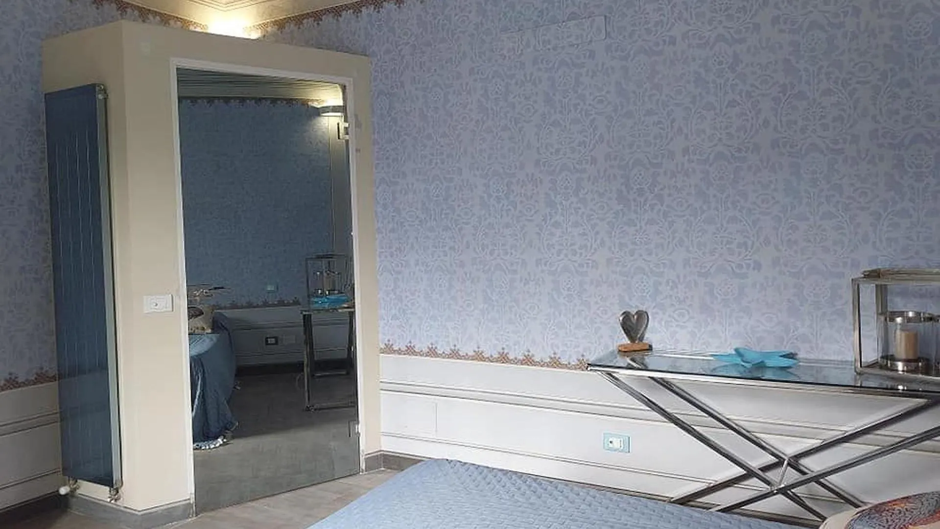 Apartment Toscana Appartamento Di Charme Con Due Camere, Due Bagni E Terrazza In Posizione Centralissima Cecina