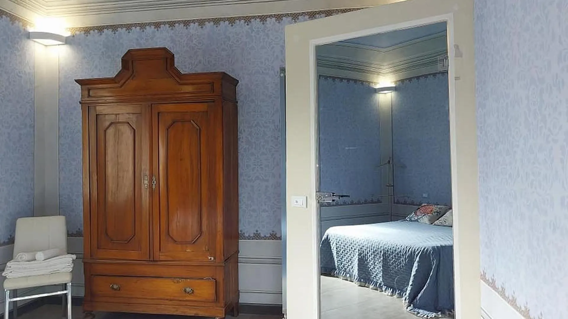 Apartment Toscana Appartamento Di Charme Con Due Camere, Due Bagni E Terrazza In Posizione Centralissima Cecina  Italy